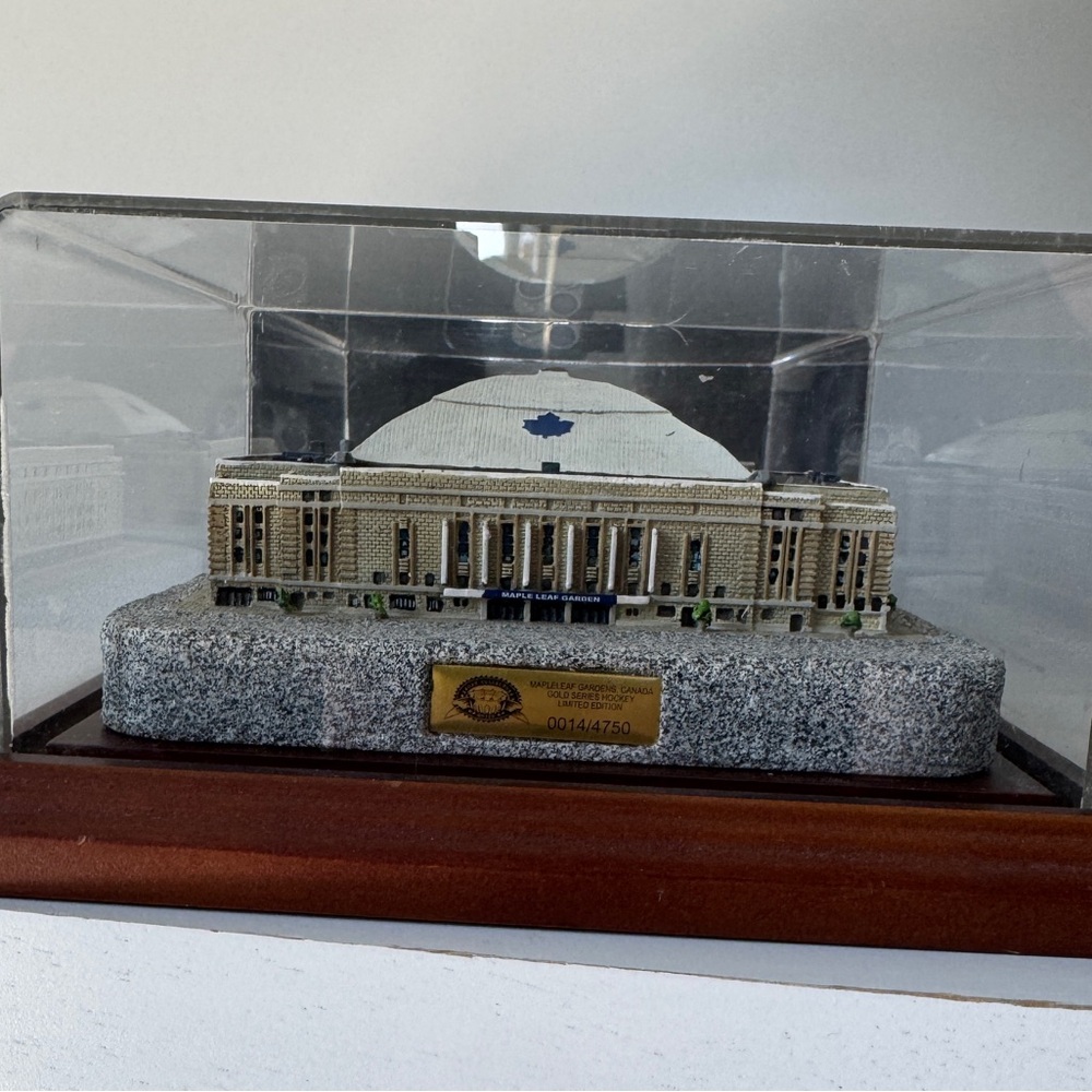 Torontos Maple Leaf Gardens model